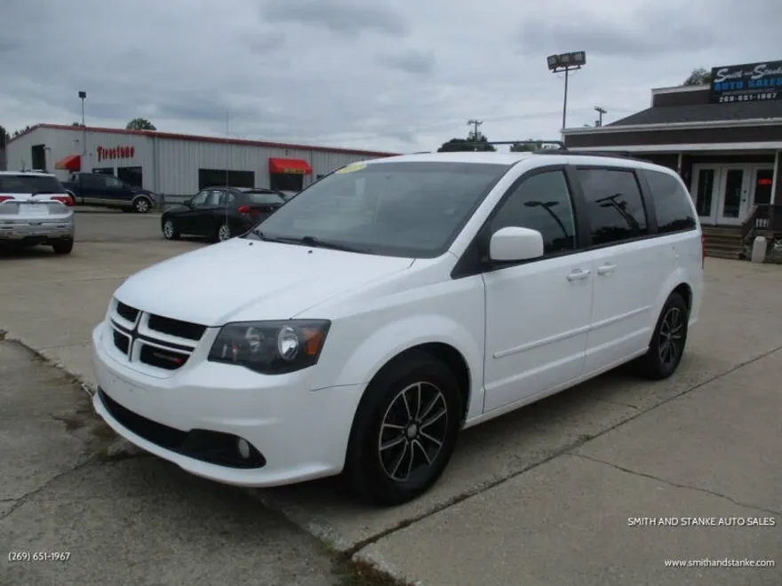 2017 Dodge Grand Caravan GT photo 1