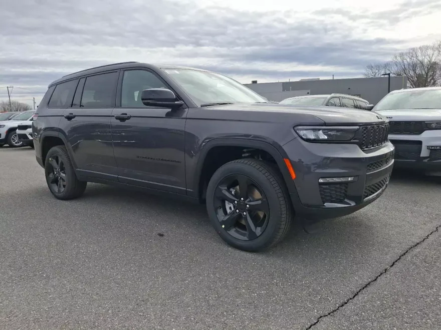 2025 Jeep Grand Cherokee Limited photo 1