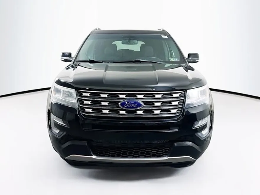 2016 Ford Explorer XLT photo 1