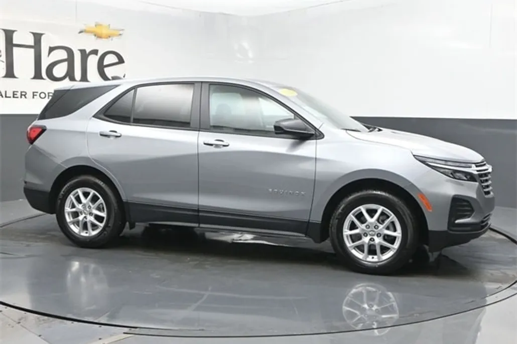 2024 Chevrolet Equinox LS photo 1