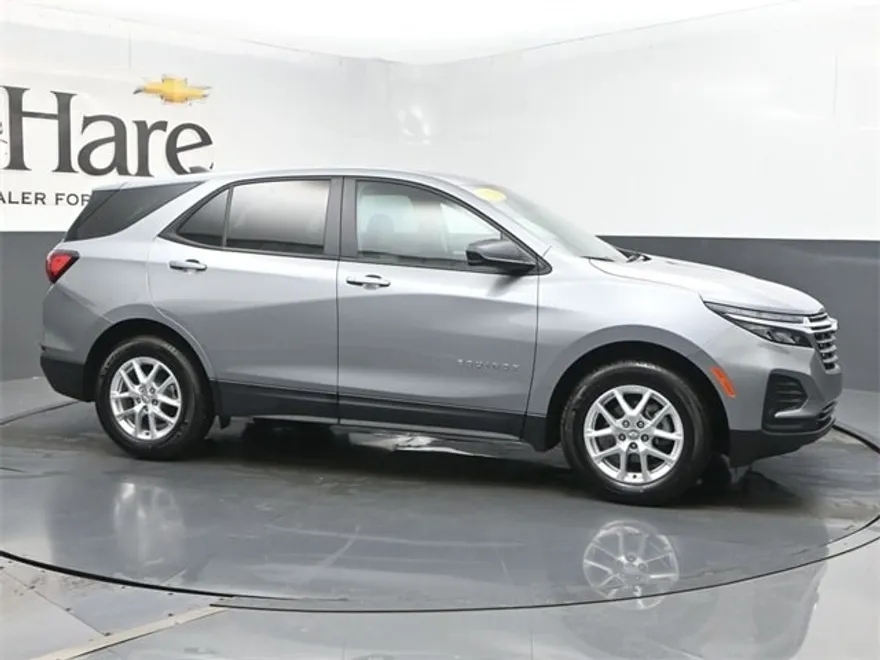 2024 Chevrolet Equinox LS photo 1