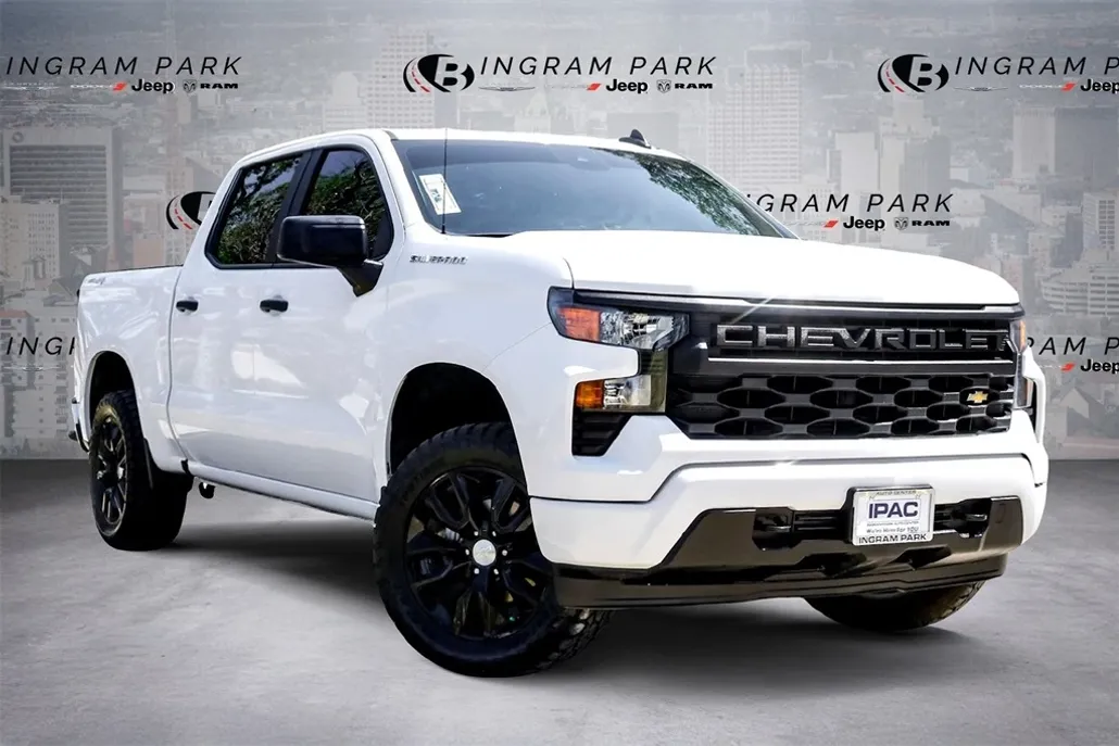 2023 Chevrolet Silverado 1500 Custom photo 1