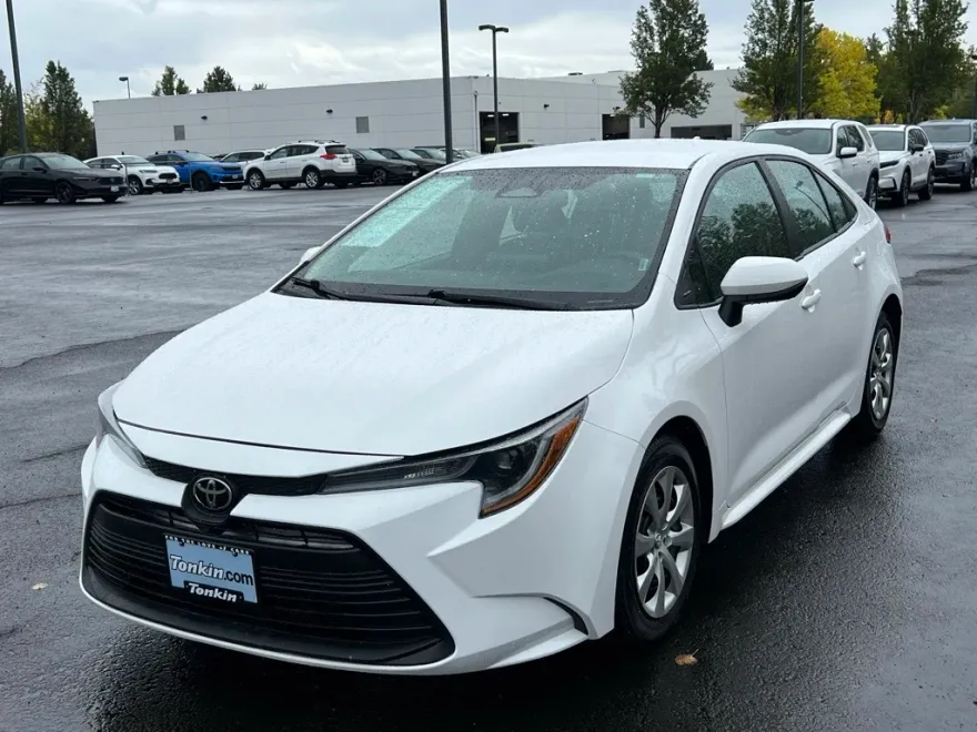 2023 Toyota Corolla LE photo 1
