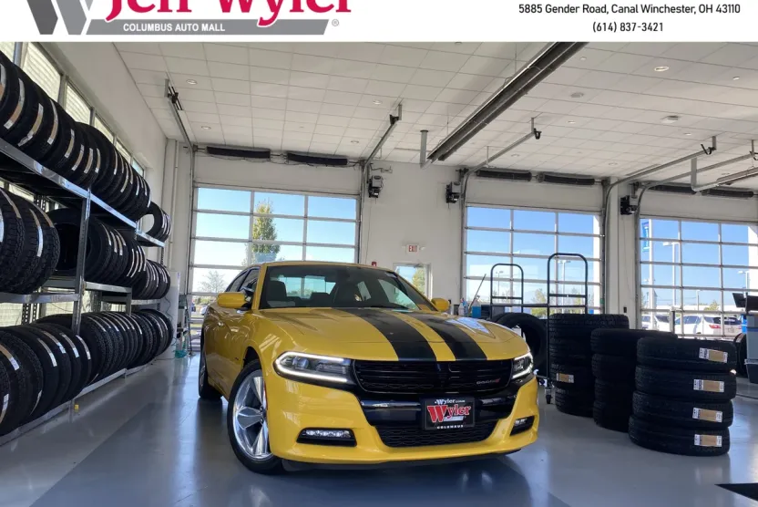 2017 Dodge Charger R/T photo 1