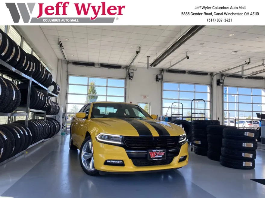 2017 Dodge Charger R/T photo 1