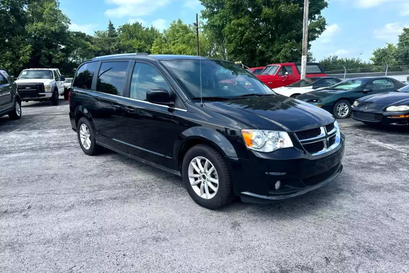 2019 Dodge Grand Caravan SXT photo 1