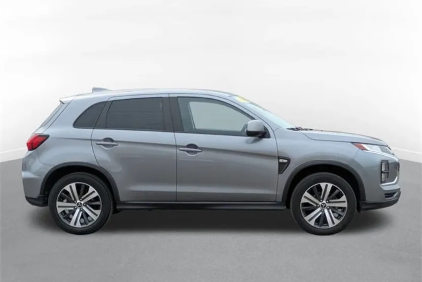 2023 Mitsubishi Outlander Sport SE photo 1