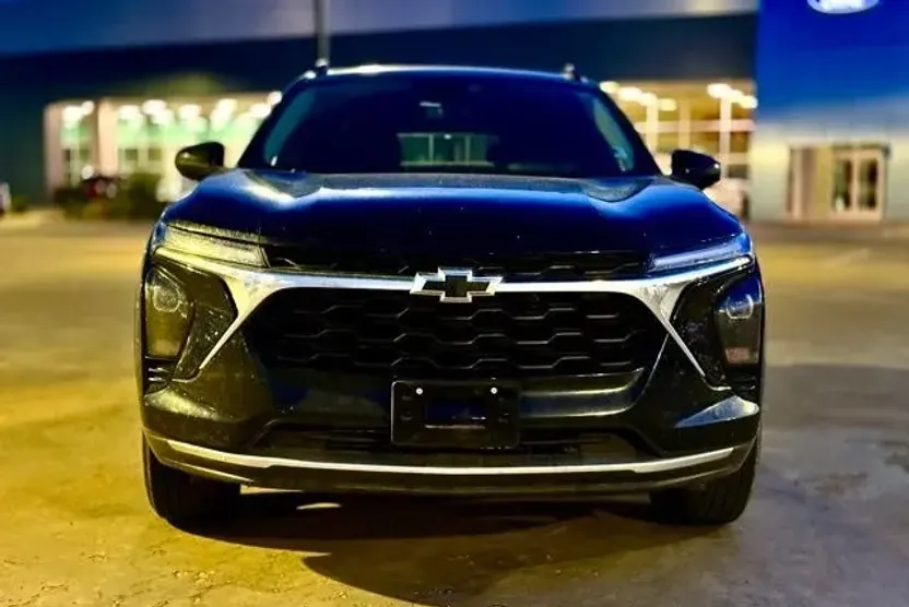 2025 Chevrolet Trax LT photo 1
