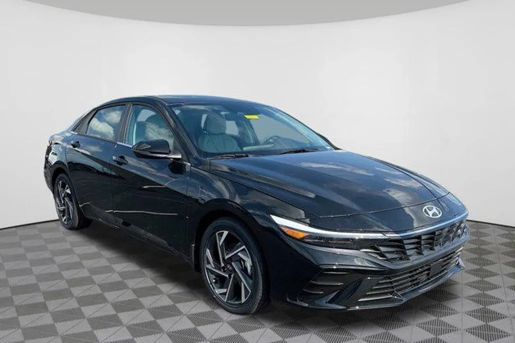 2025 Hyundai Elantra Limited photo 1
