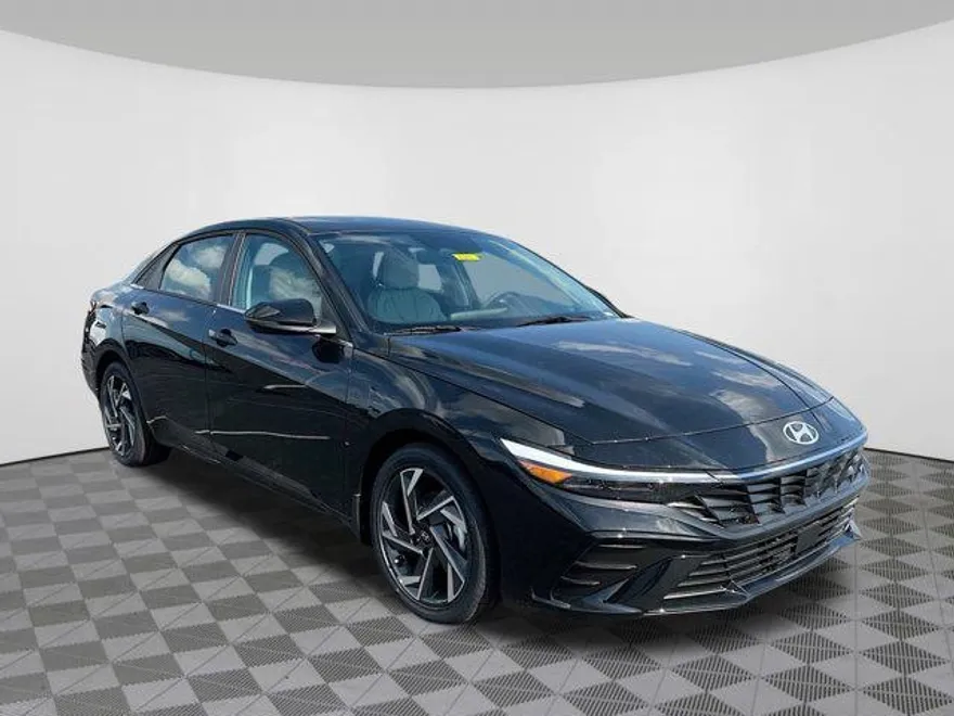 2025 Hyundai Elantra Limited photo 1
