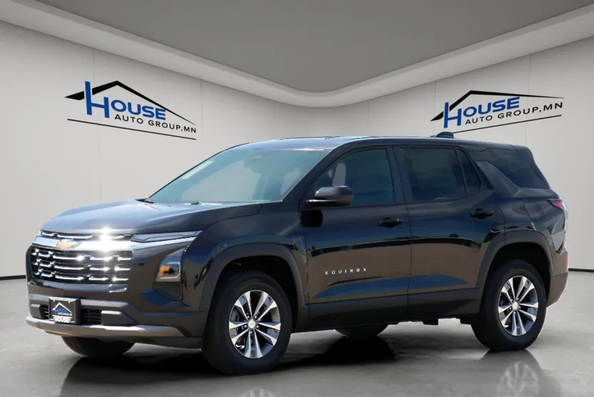 2026 Chevrolet Equinox LT photo 1