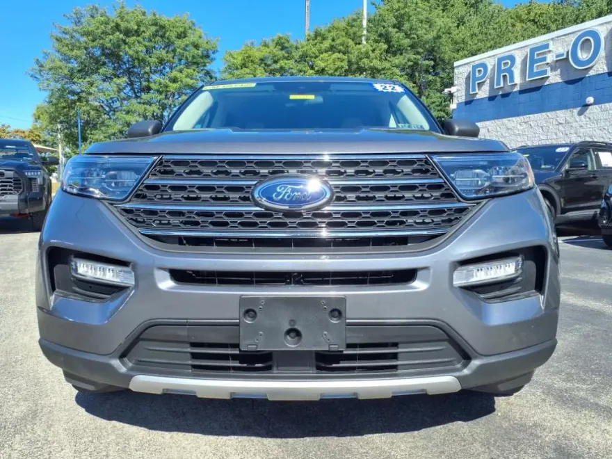 2022 Ford Explorer XLT photo 1