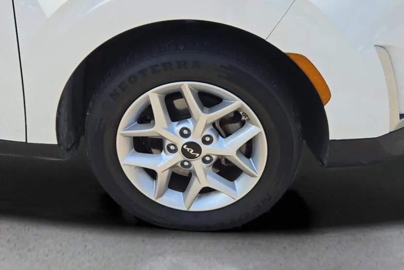 2024 Kia Soul LX photo 1