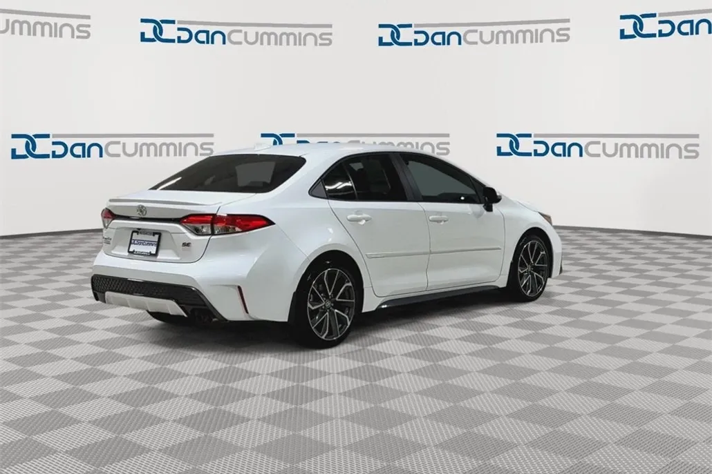 2021 Toyota Corolla SE photo 1