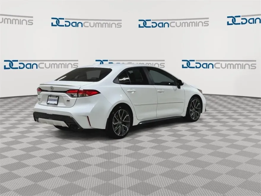 2021 Toyota Corolla SE photo 1