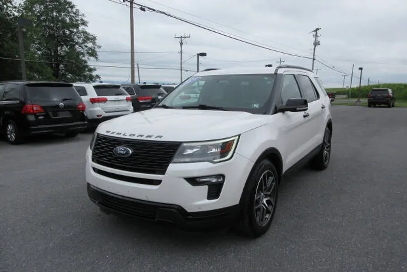 2019 Ford Explorer Sport photo 1