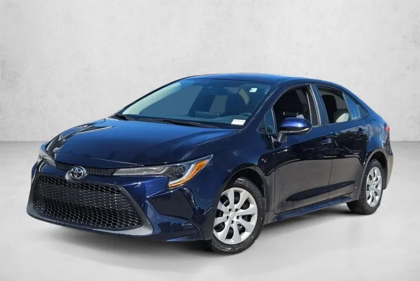 2022 Toyota Corolla LE photo 1