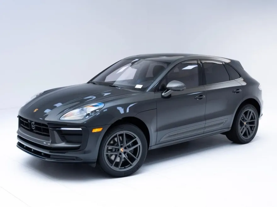 2025 Porsche Macan T photo 1