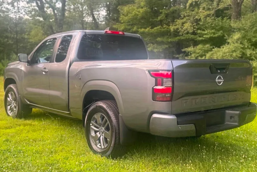 2025 Nissan Frontier SV photo 1