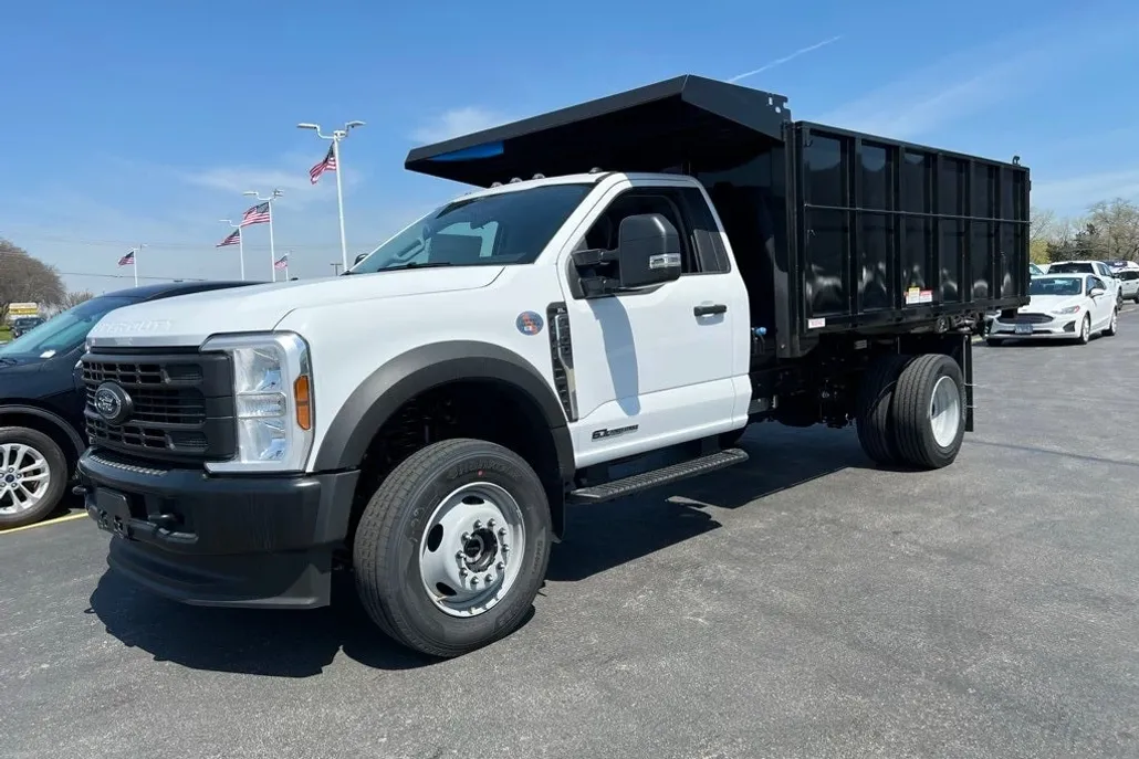 2025 Ford F-600 photo 1