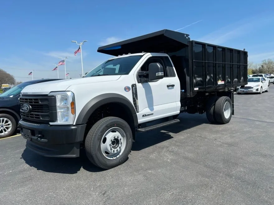 2025 Ford F-600 photo 1