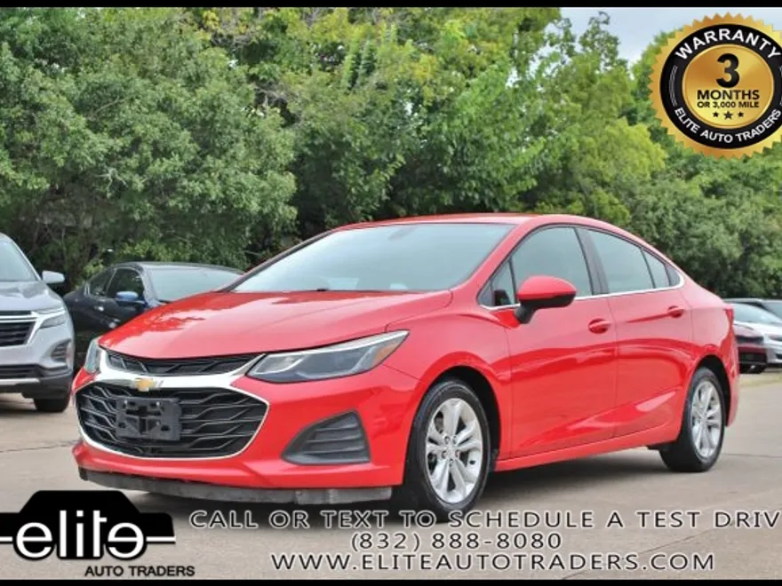 2019 Chevrolet Cruze LT photo 1