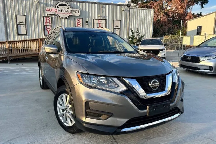 2019 Nissan Rogue SV photo 1