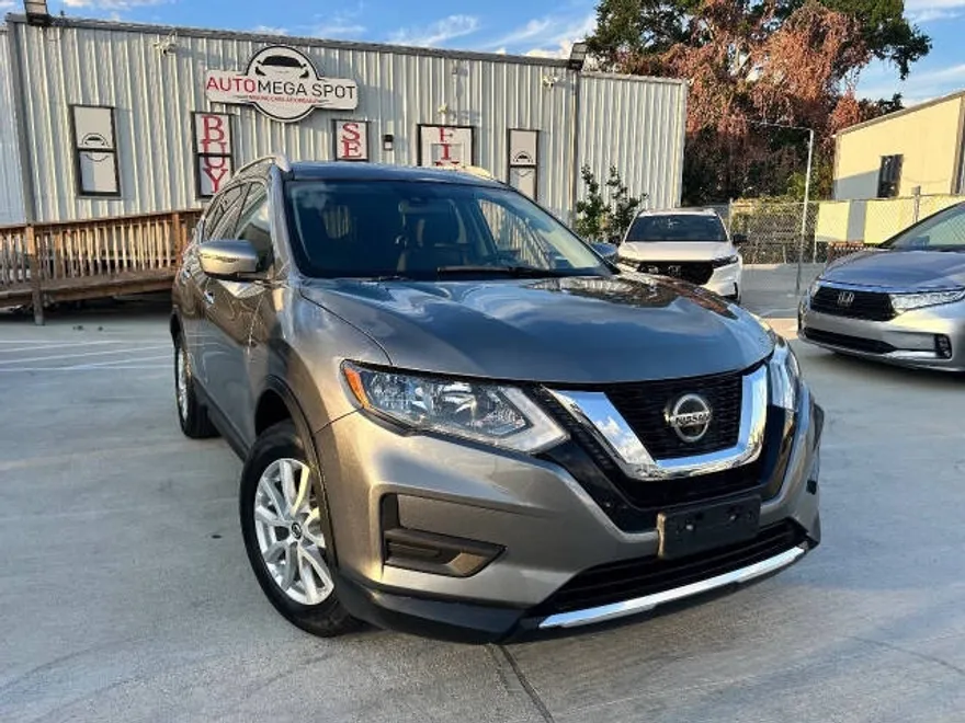 2019 Nissan Rogue SV photo 1