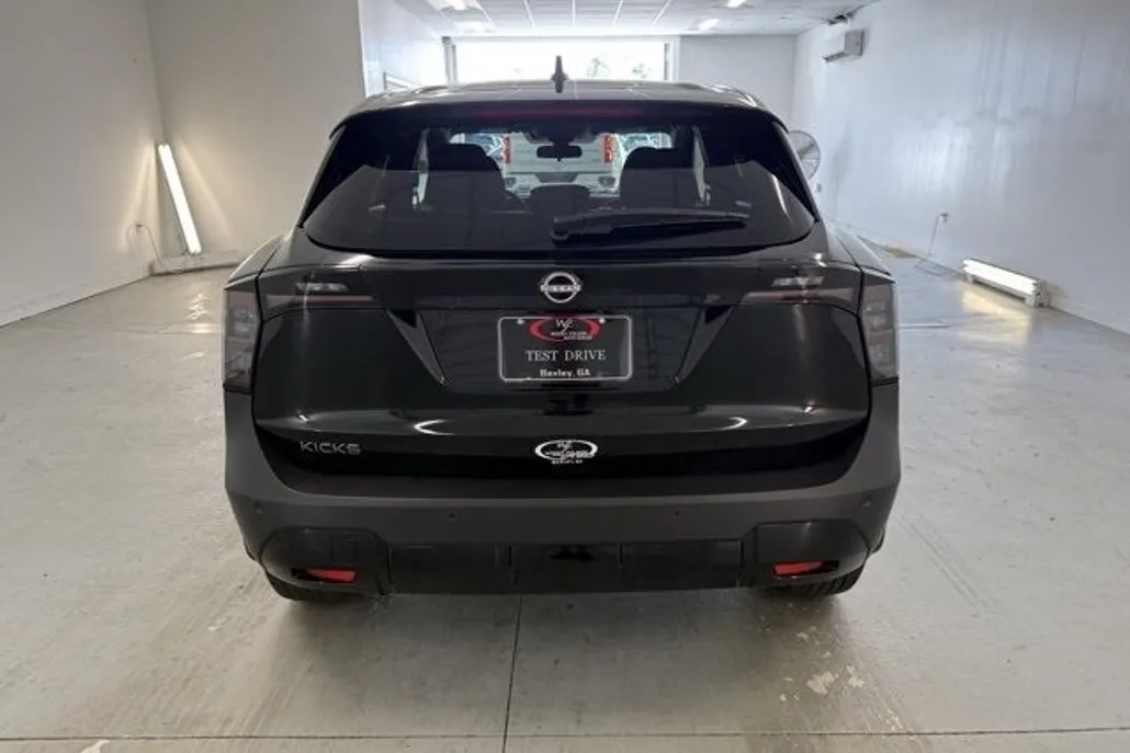2025 Nissan Kicks SV photo 1
