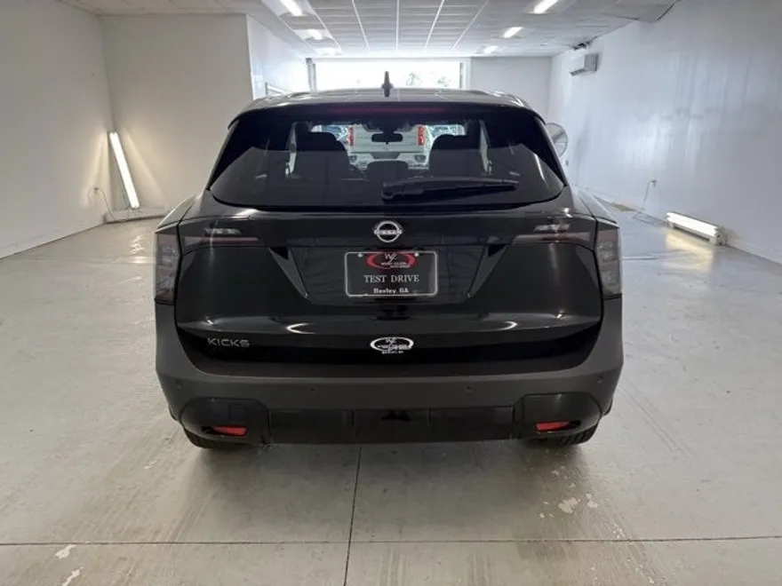 2025 Nissan Kicks SV photo 1