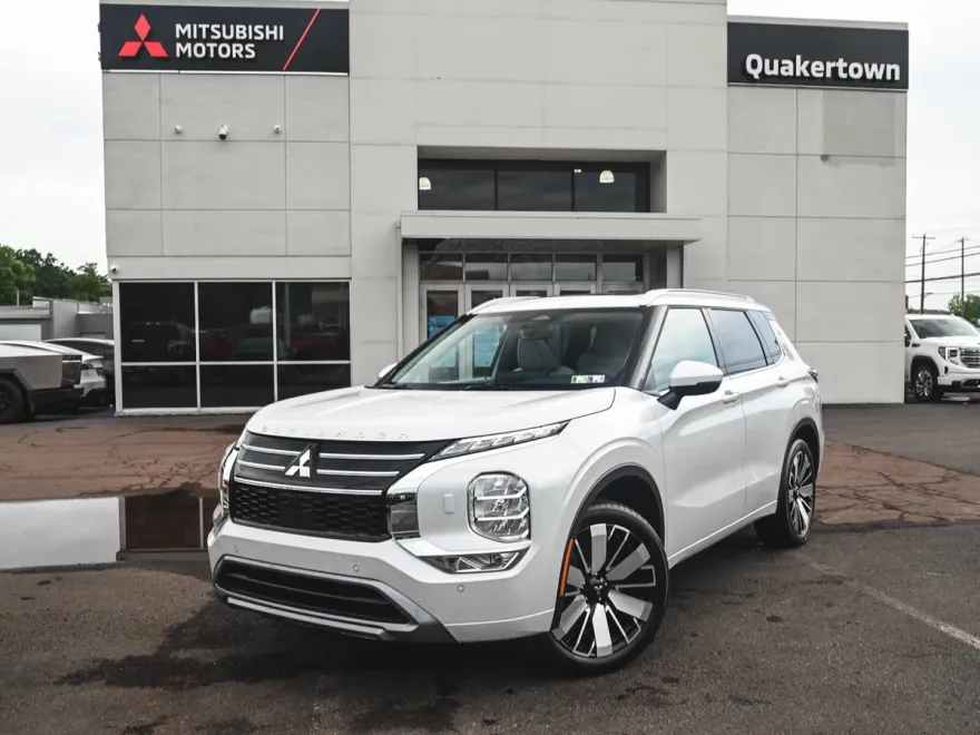 2025 Mitsubishi Outlander SEL photo 1