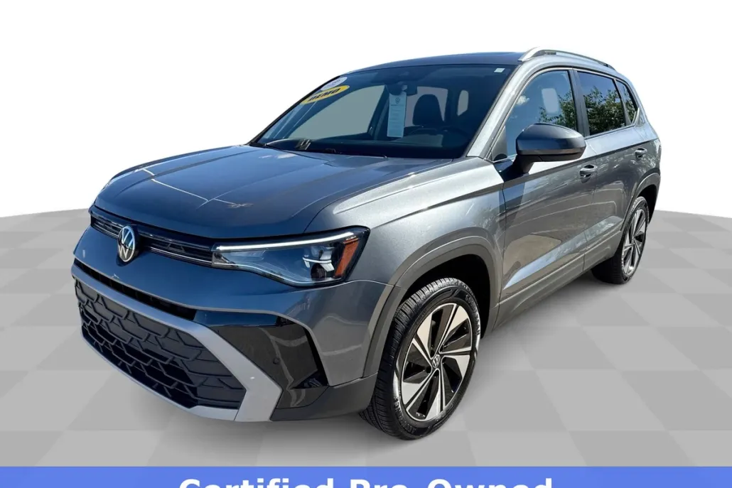 2025 Volkswagen Taos SE photo 1