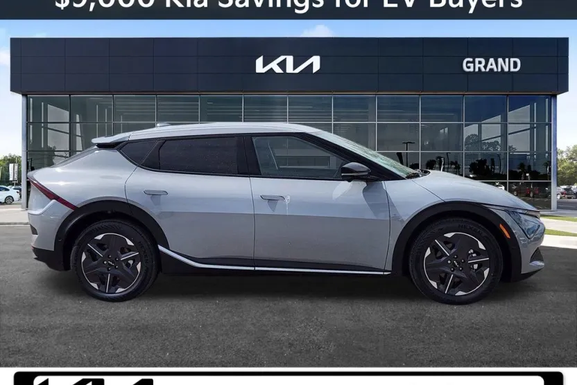 2025 Kia EV6 Light photo 1