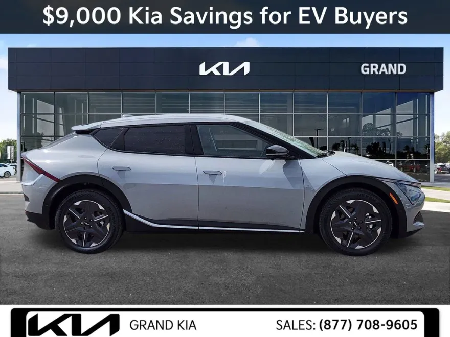 2025 Kia EV6 Light photo 1