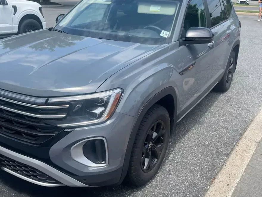 2024 Volkswagen Atlas Peak Edition SEL photo 1