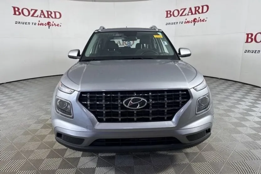 2024 Hyundai Venue SEL photo 1