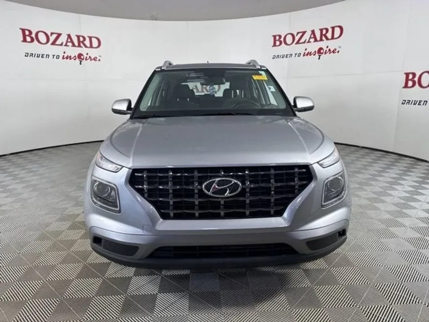 2024 Hyundai Venue SEL photo 1
