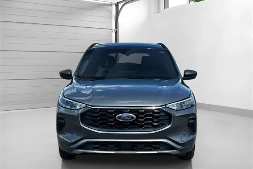 2023 Ford Escape ST-Line photo 1