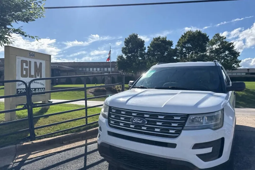 2017 Ford Explorer Base photo 1