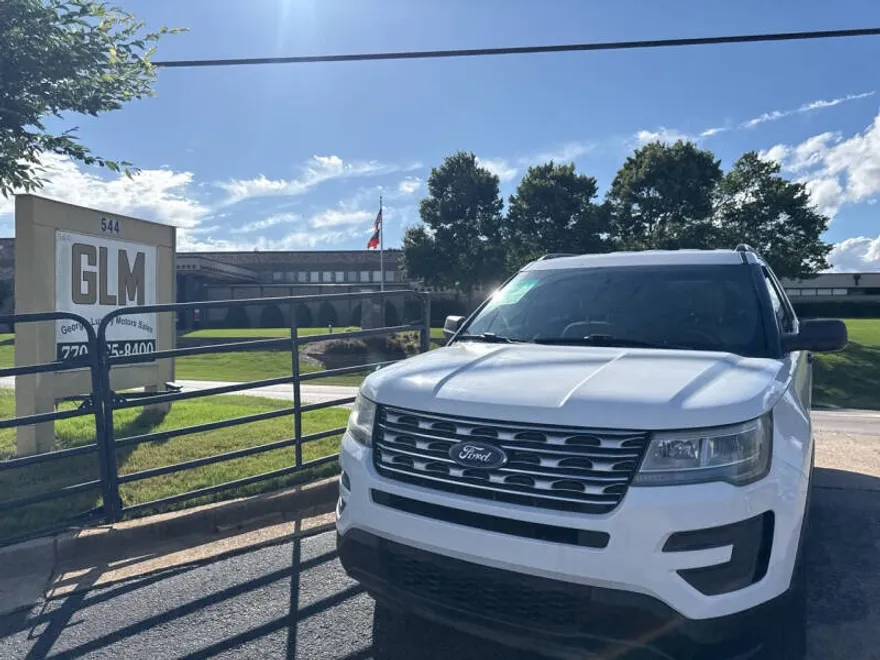 2017 Ford Explorer Base photo 1
