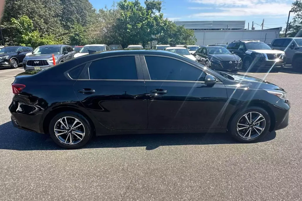 2024 Kia Forte LXS photo 1