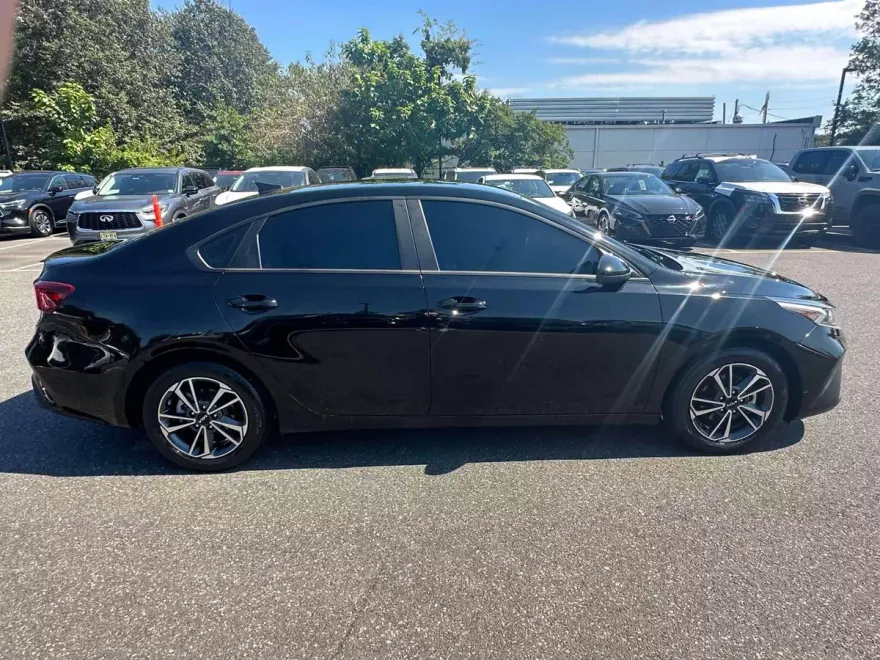 2024 Kia Forte LXS photo 1