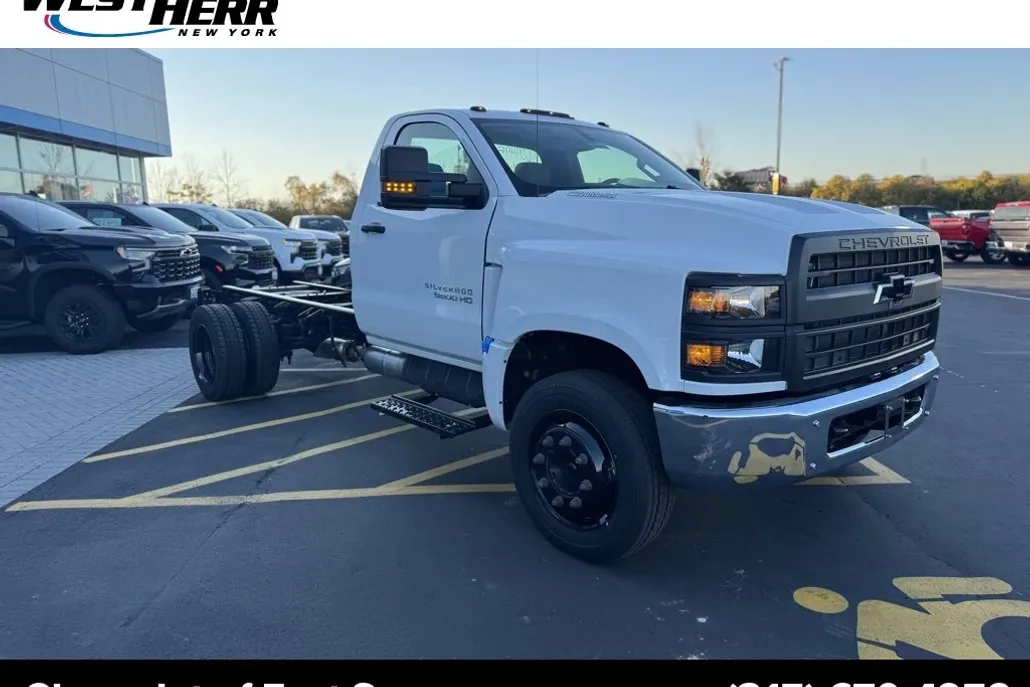 2024 Chevrolet Silverado 6500HD Work Truck photo 1
