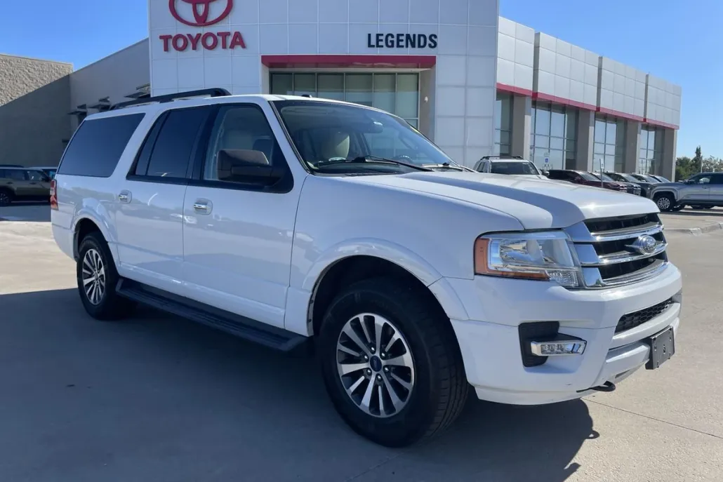 2017 Ford Expedition EL XLT photo 1