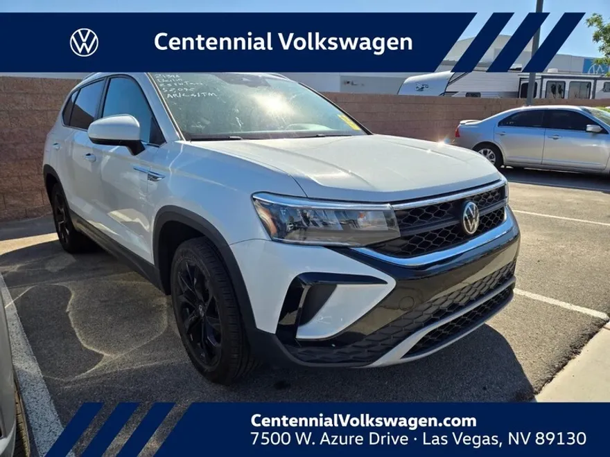 2023 Volkswagen Taos SE photo 1
