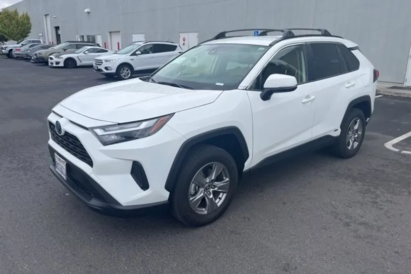 2024 Toyota RAV4 LE photo 1