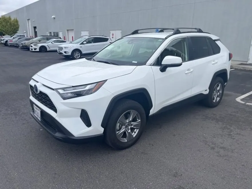2024 Toyota RAV4 LE photo 1