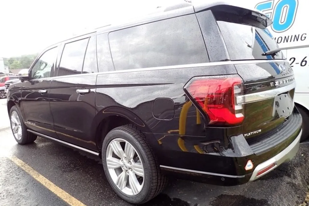 2024 Ford Expedition MAX Platinum photo 1