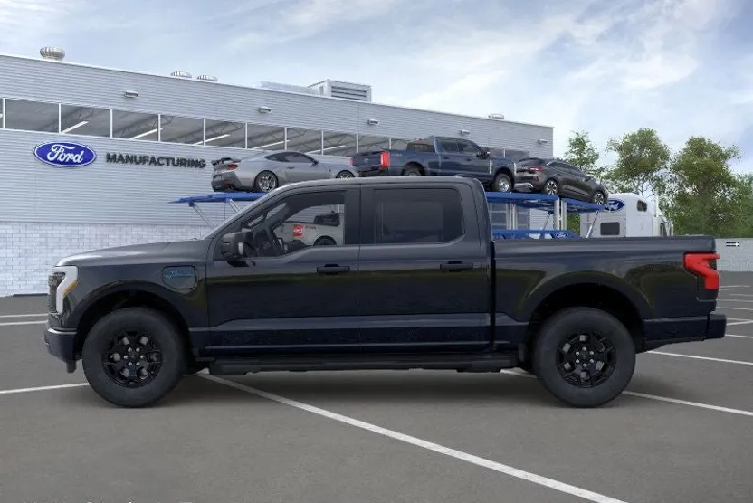 2025 Ford F-150 Lightning XLT photo 1
