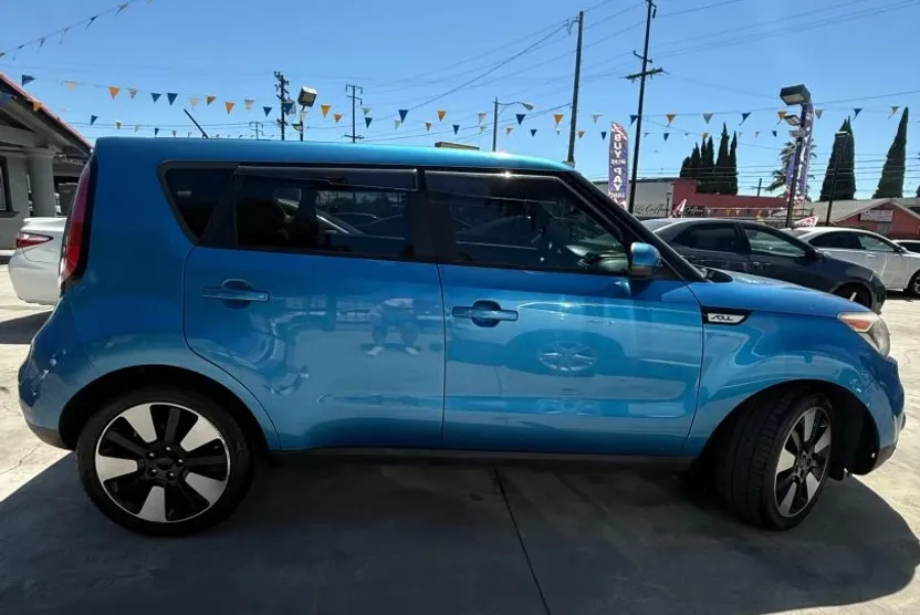 2017 Kia Soul Plus photo 1